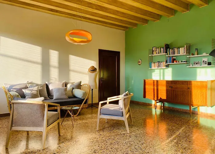 Le 33 Oda ve Kahvaltı 3*