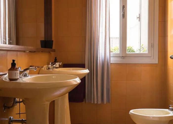 Le 33 Oda ve Kahvaltı 3*